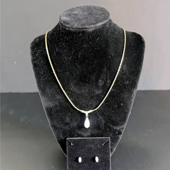 Vintage Avon Pearl & Crystal Necklace + Earring Set - Picture 2 of 4